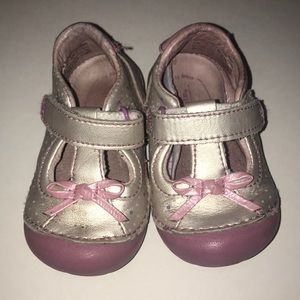 Infant girl stride rite Mary Jane shoe size 4.5.